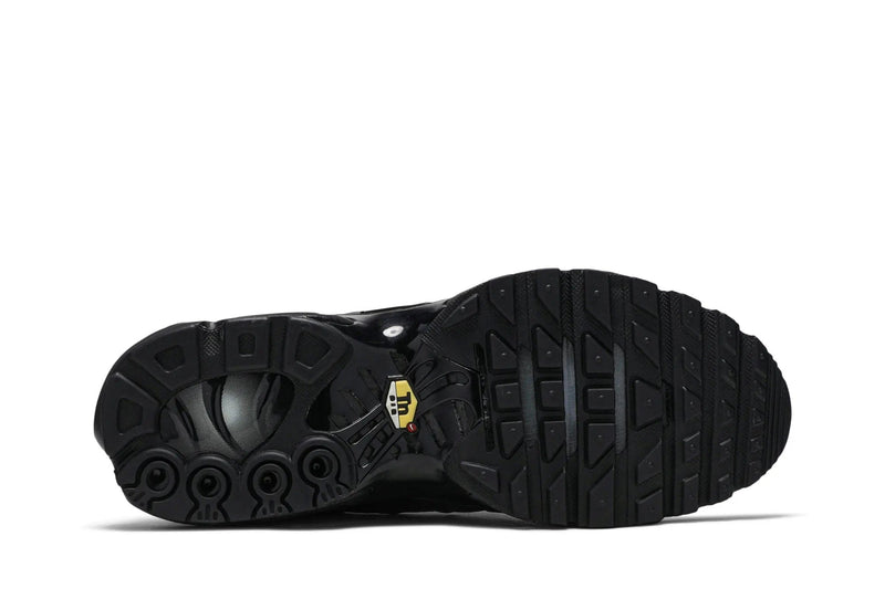 Nike Air Max Plus 'Triple Black' – All-Black TN with Gradient Waves & Visible Max Air Cushioning
