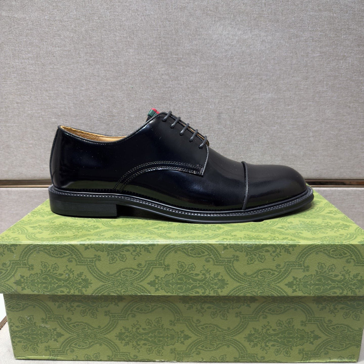 Gucci Men's Stripe-Accent Lace-Up Dress Shoes